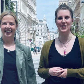 Teresa Millner-Kurzbauer und Ann-Kathrin Ruf von der Volkshilfe Österreich/Demenzhilfe